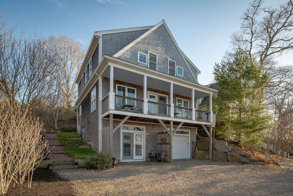 2 Sakonnet Drive Mashpee, MA 02649