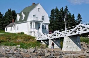 Tips for Preparing Your Coastal Vacation Home for Summer